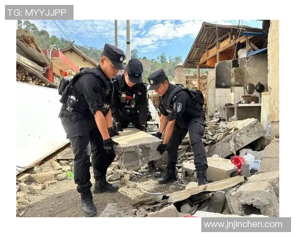 英雄警察姚明勇斗犯罪守护城市安宁展现无畏精神与坚定信念